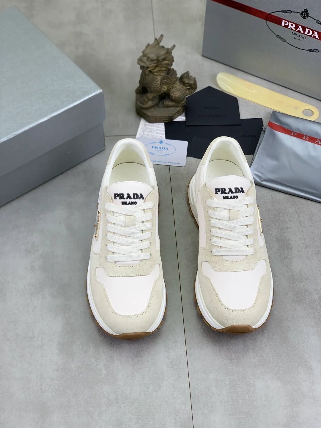 Men's shoes 💰P580💰 [New style] High version official website popular models are on the market, 🆘 The trendy brand (Prada) mainly promotes popular models, avant-garde and versatile fashionable men's shoes private version mold opening, cowhide surface splicing 1:1 replica... Fashion is simple, original imported cowhide and lining cowhide feet; the atmosphere and personality are more fashionable, eye-catching and pursuing class. It will subvert the old idea and be with you to spend time with you. A must-have for fashionistas! Must keep for yourself ! High-end comfort, high-end quality workmanship. Size: 38-45; multiple colors available.